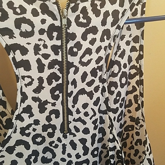Womens 1X sheer leopard tank with gold zipper back - Picture 3 of 4
